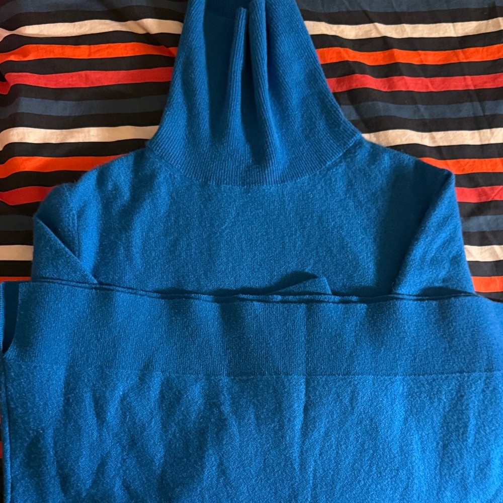 Neiman Marcus Cashmere M Turtleneck Luxurious Soft Feel Long Sleeve Sweater